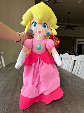 Nintendo Princess Peach Plush Jumbo Super Mario Plush Toy (NWT)